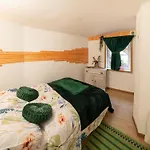 בית נופש Charming Family In (adults Only)