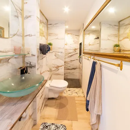 Charming Family In (adults Only) Feriehus *