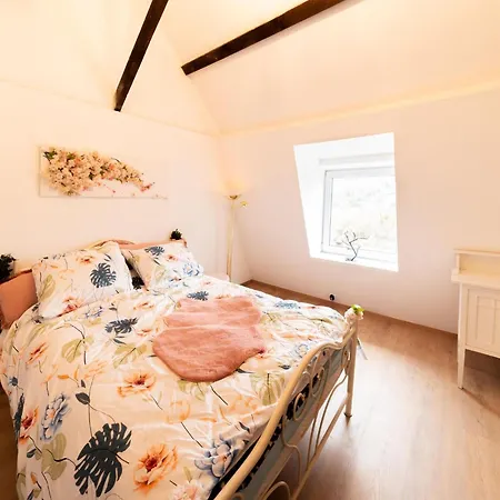 Charming Family In (adults Only) Feriehus *