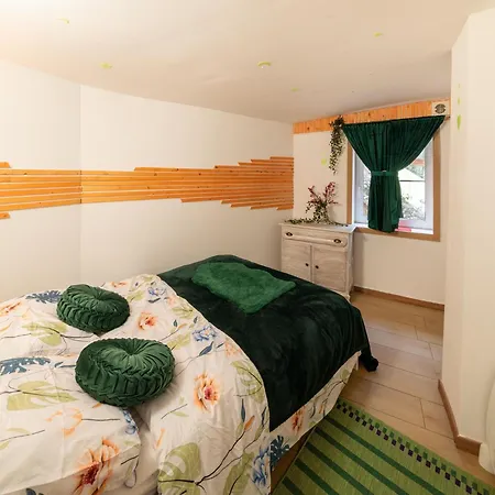 Feriehus Charming Family In (adults Only)