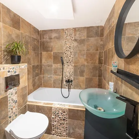Tatil Evi Charming Family In (adults Only) Esneux