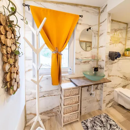 Feriehus Charming Family In (adults Only) *